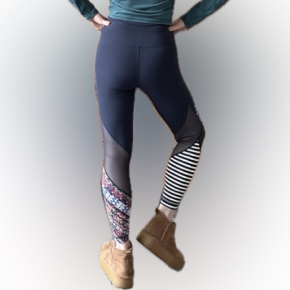 ATHLETA BUTTER SOFT SALUTATION 7/8 MIXED BEACH PRINTS NAVY MESH BOTTOMS - Picture 3 of 14